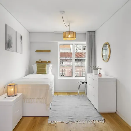 Whome Urban Oasis: Modern Living With Parking & Ac Lisbon