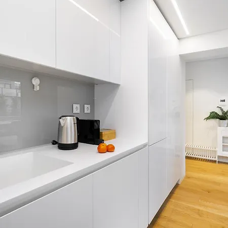Whome Urban Oasis: Modern Living With Parking & Ac Apartmán *