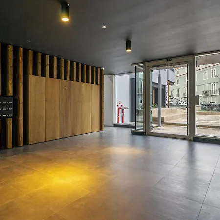 Whome Urban Oasis: Modern Living With Parking & Ac