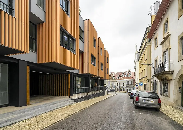 Whome Urban Oasis: Modern Living With Parking & Ac