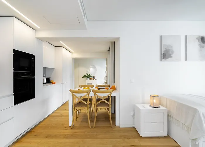 Whome Urban Oasis: Modern Living With Parking & Ac Apartment