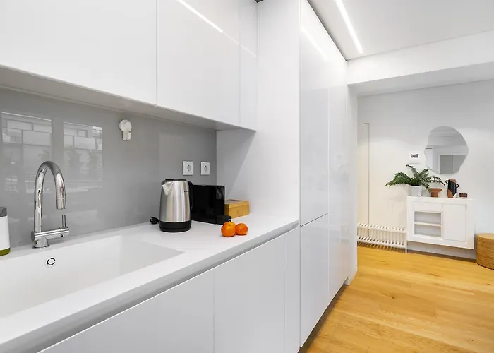 Whome Urban Oasis: Modern Living With Parking & Ac Apartment *