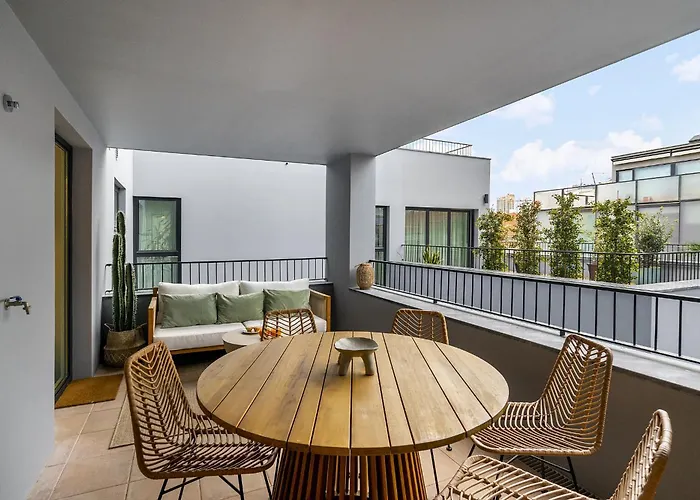 Apartment Whome Urban Oasis: Modern Living With Parking & Ac *